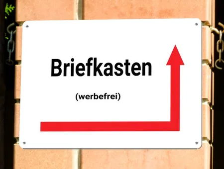 Wegweiser Briefkasten rechts rum Bild