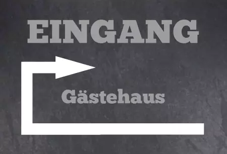 Wegweiser Eingang Gästehaus Bild