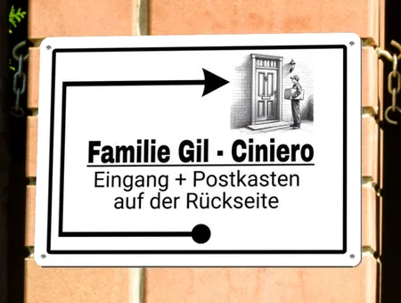 Wegweiser Eingang + Postkasten Bild