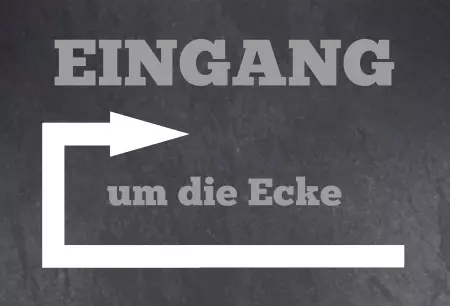 Wegweiser Eingang um die Ecke Bild