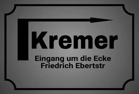 Wegweiser Kremer Eingang um die Ecke Bild