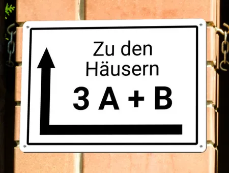 Wegweiser Zu den Häusern Bild